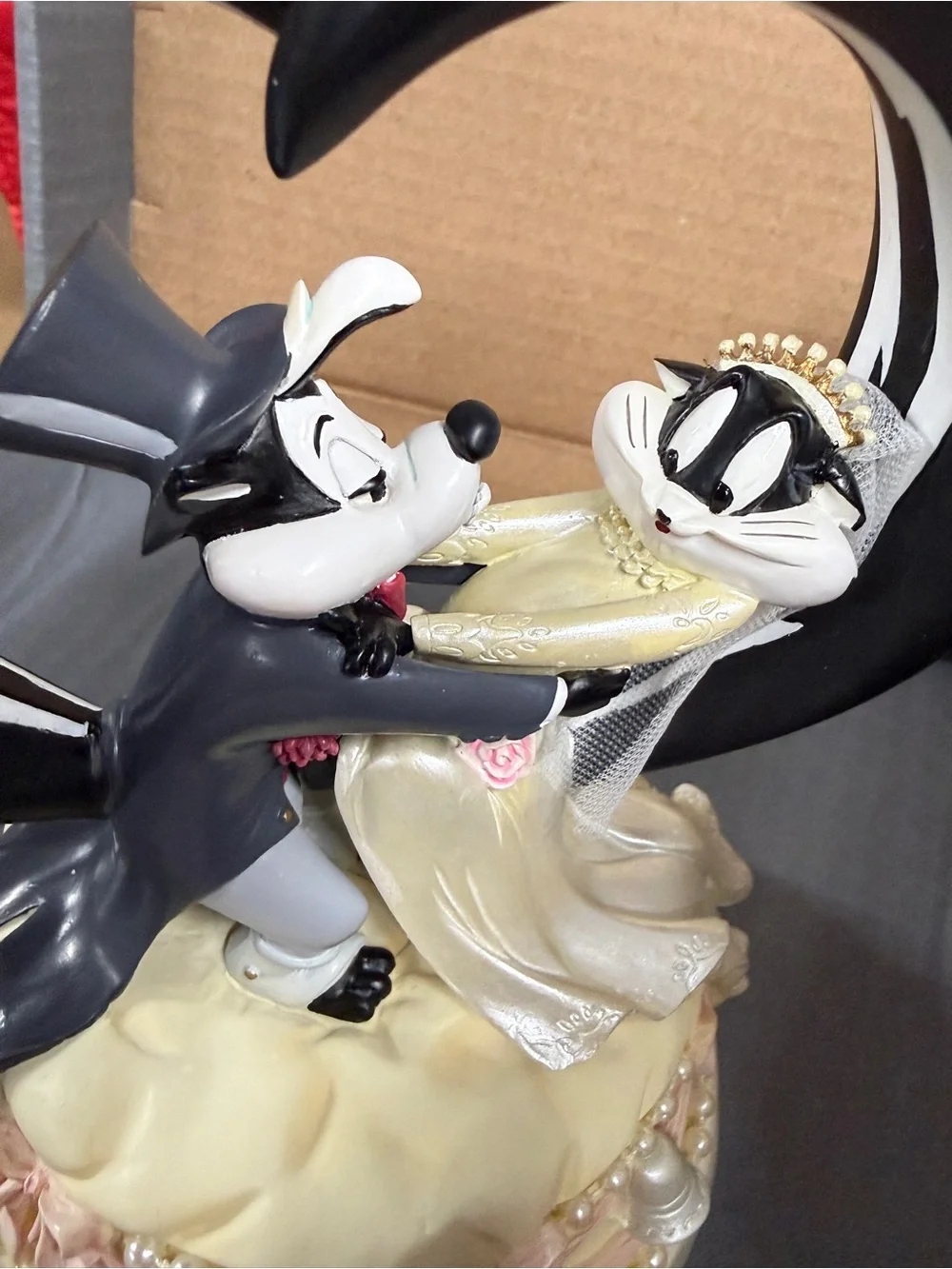 VTG 2000 Looney Tunes Pepe Le Pew Wedding Cake Topper LE 1552/2500 COA